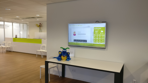 Wachtkamer tv bij Dentiz centrum voor mondzorg